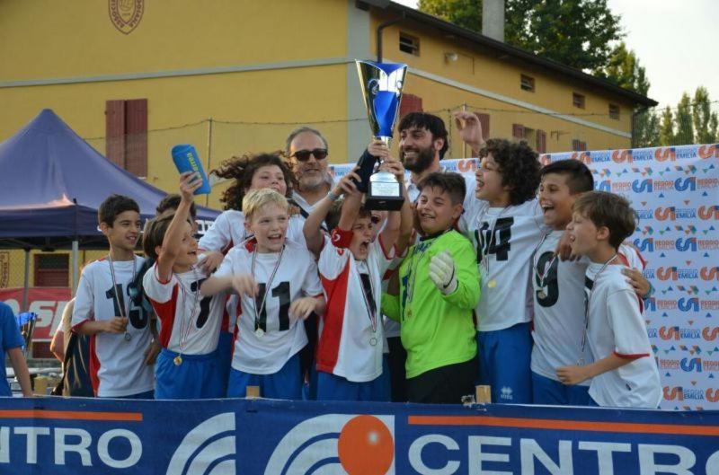 Asd -Sport E Giovani Hotel Borgofranco d'Ivrea Eksteriør billede